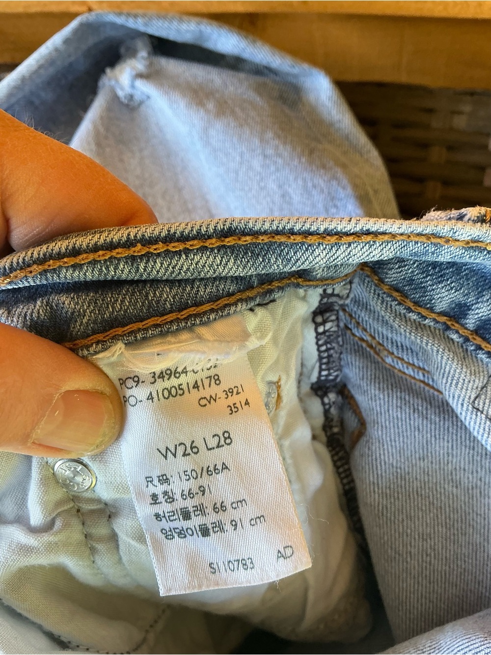 Levi's Light Blue Boyfriend Jeans with Knee Rips Size W26 L28 - Picture 5 of 6